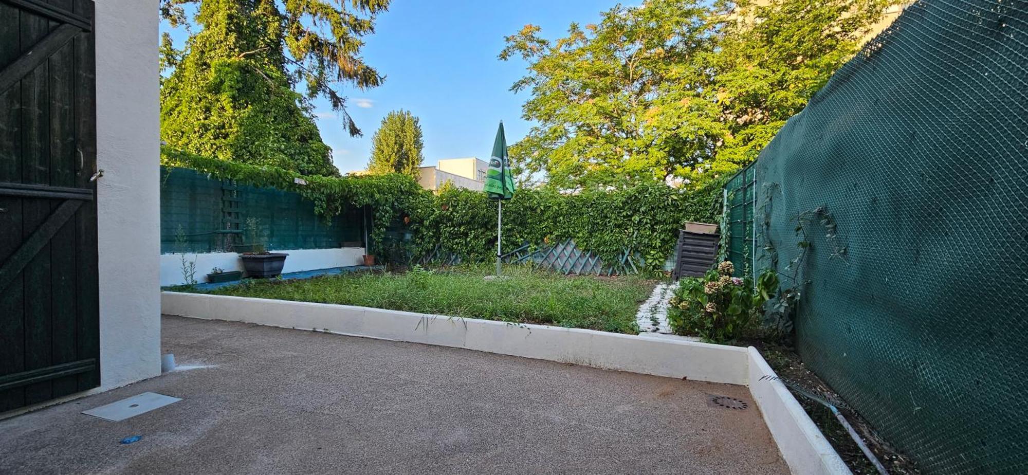 Charmante Maison Avec Jardin Sans Vis-A-Vis Saint-Fons Exterior photo